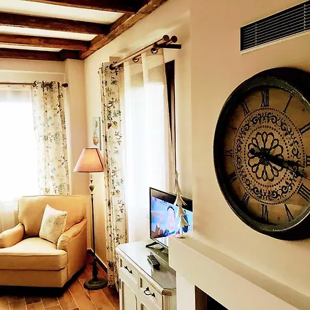 Almondhouse Suites With Fireplace - Adults Only Apartment